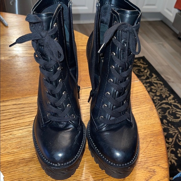 Gianni Bini Halandtwo Leather Chunky Lug Sole Lace-Up Platform Heeled Booties 8M - Picture 5 of 7